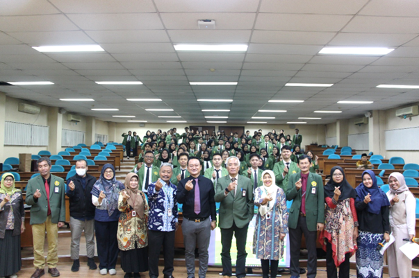 Peserta yudisium bersama jajaran Dekan, Dosen Fakultas Pertanian dan Alumni